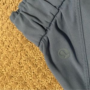 Lululemon jogger pant size 6